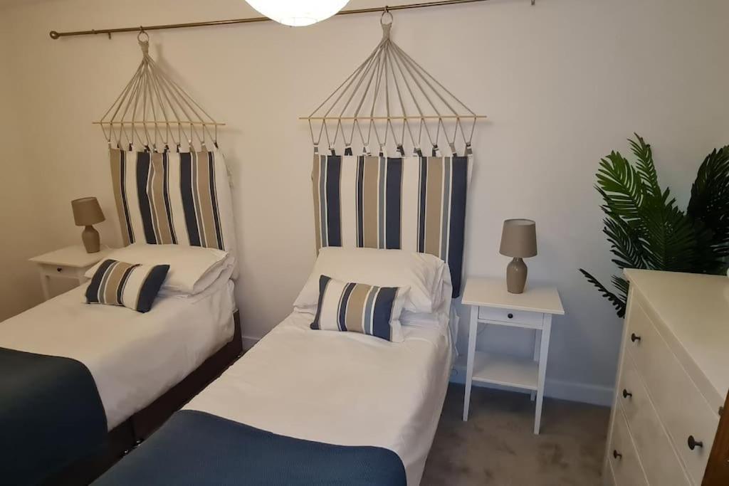 Beach View, 4 Bedroom House Opposite The Sea! Sleeps 10 Sandgate Eksteriør bilde