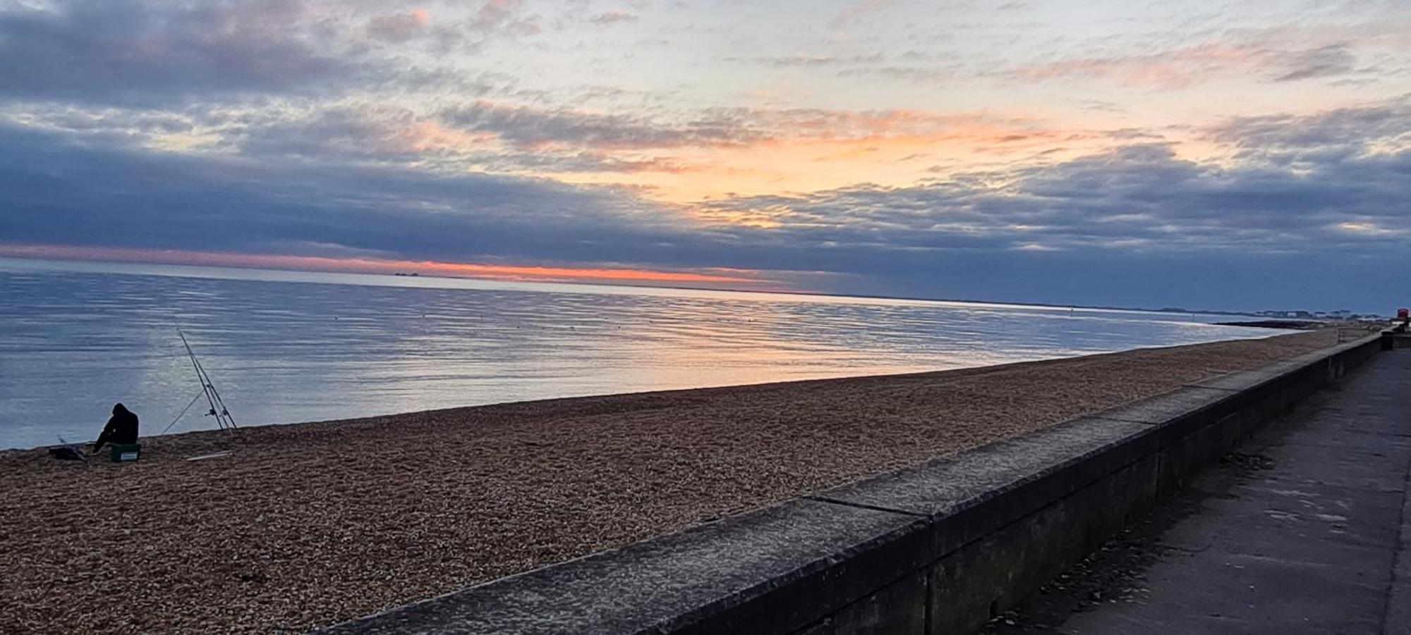 Beach View, 4 Bedroom House Opposite The Sea! Sleeps 10 Sandgate Eksteriør bilde