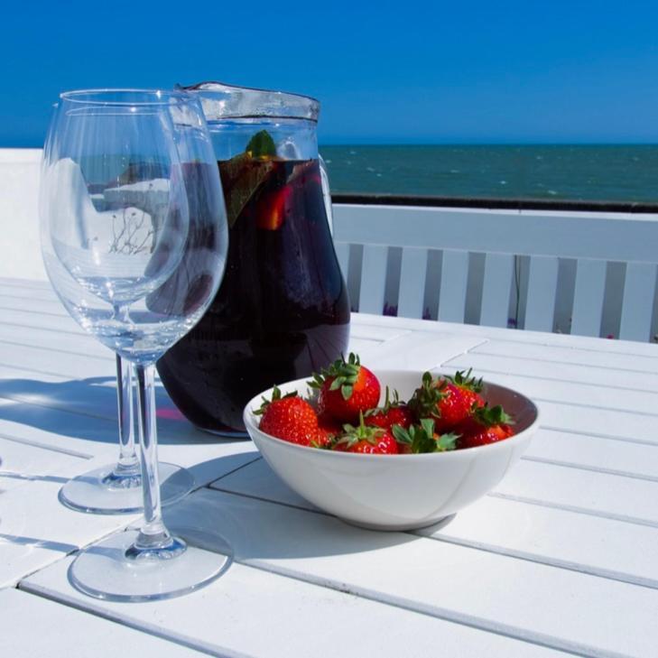 Beach View, 4 Bedroom House Opposite The Sea! Sleeps 10 Sandgate Eksteriør bilde