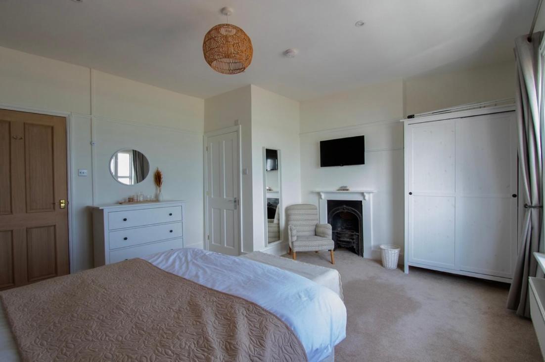 Beach View, 4 Bedroom House Opposite The Sea! Sleeps 10 Sandgate Eksteriør bilde