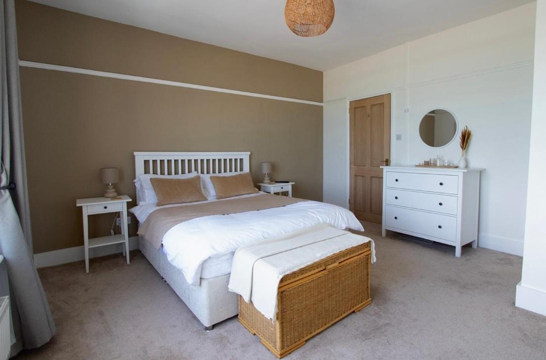 Beach View, 4 Bedroom House Opposite The Sea! Sleeps 10 Sandgate Eksteriør bilde