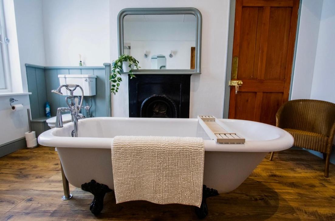 Beach View, 4 Bedroom House Opposite The Sea! Sleeps 10 Sandgate Eksteriør bilde