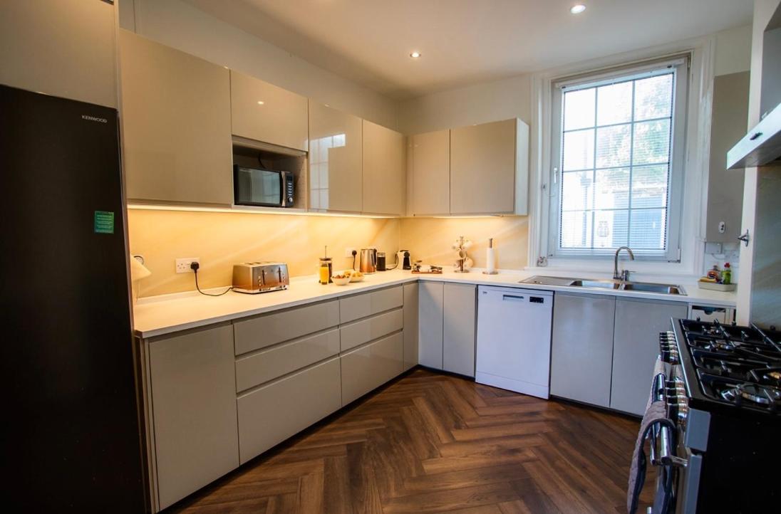 Beach View, 4 Bedroom House Opposite The Sea! Sleeps 10 Sandgate Eksteriør bilde