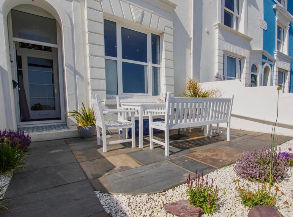 Beach View, 4 Bedroom House Opposite The Sea! Sleeps 10 Sandgate Eksteriør bilde