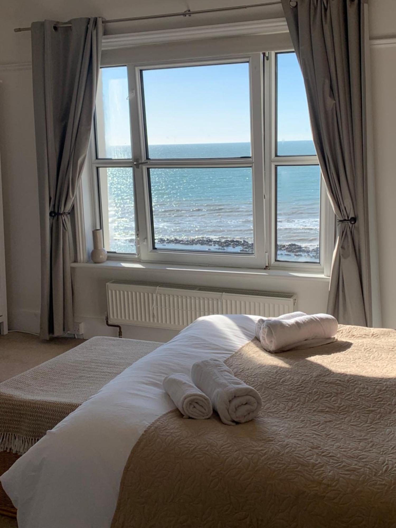 Beach View, 4 Bedroom House Opposite The Sea! Sleeps 10 Sandgate Eksteriør bilde